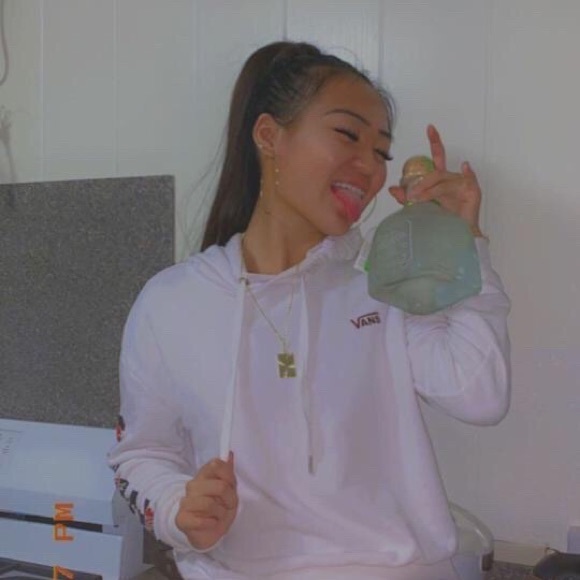 Meet your Posher, Sav - Picture 1 of 1